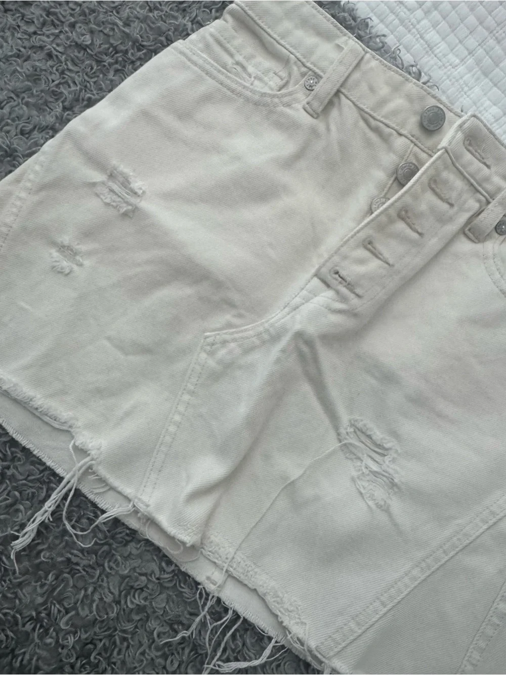 Free People Cream Distressed Denim Mini Skirt - Size 26 - Picture 5 of 7